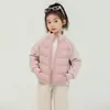 Chaqueta Ligera de Plumas para Niños 2026 Nuevo Estilo Otoño Unisex Cuello Alto Capa Interior Cálida Esencial Uniforme Escolar Ropa de Abrigo para Estudiantes