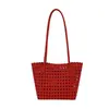 Bolsa de Ombro Cesta Tecida Vazada em Couro Macio Estilo Coreano para Mulheres, Bolsa de Mão Tote de Ombro Elegante de Nicho para Férias