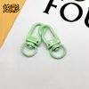 Fivela de Porta Colorida em Forma de U Chaveiro de Liga de Zinco Fivela de Cachorro Gancho com Pintura Spray Colorida Pingente de Bolsa Acessórios para Joias DIY