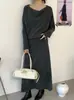 Conjunto de Moda Nuevo Otoño/Invierno 2026 de Alta Gama Suéter de Punto de Un Hombro Descubierto con Falda Conjunto de Dos Piezas de Punto