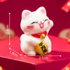 Paisagem em miniatura, estatueta de gato fofo segurando um lingote de ouro, boneco de gato da sorte, acessórios de decoração DIY adoráveis, enfeites de carro em miniatura