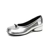 Sapatos de pé de porco sapatos de couro dividido para os dedos dos pés femininos de verão salto grosso boca rasa sapatos de mola sapatos de sabô casco de cavalo estilo mesmo de A Xige sem cadarço