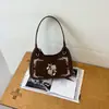 Bolsa vintage estilo japonês para axila feminina, nova coleção 2026, design de alta qualidade, adequada para o dia a dia, com detalhes bordados, bolsa de ombro versátil, bolsa transversal moderna