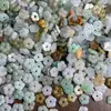 Myanmar Jade A mercancías hielo tricolor pequeñas flores accesorios sueltos accesorios DIY con cuentas tejido con pétalos accesorios al por mayor
