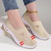 Zapatos de mujer de talla grande, con suela suave, para no cansar los pies, sin cordones, de malla, transpirables, de tela antigua de Beijing.