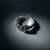 Anel de Cobre Vintage Desgastado com Banho Espesso de Prata e Design Completo de Flor Íris com Pedras Diamante, Anel Ajustável Estilo Punk Doce Personalidade Cool para Homens e Mulheres