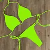 Biquíni sexy de duas peças para mulheres, estilo europeu e americano, com amarração no pescoço, conjunto de três peças multicolorido ajustável