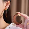 Pendientes de madera de aguja plateada en forma de C, estilo retro francés, elegantes y con estilo, pendientes únicos, sensación de lujo ligero y alta gama, venta al por mayor