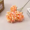 Flores de Seda Flores Artificiales Plantas Verdes Flores Artificiales Rosa de 3 Cabezas Textura de Malla Flores de Rosa Paisajes de B&B Ramilletes de Boda Arreglos Florales Ramilletes de Flores Decorativos