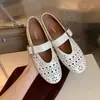 Versão em Pele de Ovelha do Mesmo Estilo dos Novos Sapatos de Salto Único Vazados em Estilo Francês 2026 da Mom Grape para Mulheres, Sapatos Mary Jane Perfurados com Uma Tira