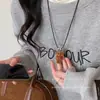 Colar com Pingente de Cavalo de Madeira Vintage com Contas para Mulheres, Design Único para Outono e Inverno, Acessório de Corrente Longa para Suéter