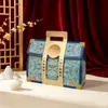 Nueva caja de embalaje para pastel de luna de Festival de Medio Otoño estilo chino con cintura dorada en relieve, caja de regalo de pastel de luna creativa portátil de alta gama, tendencia nacional, venta al por mayor