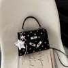 Bolso cuadrado pequeño de lunares para mujer, nuevo bolso cruzado versátil de moda estilo coreano para el verano 2026, bolso de hombro simple para el día a día