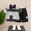 Roupas de verão para meninos, terno 2025, nova camisa de verão bonita e elegante para meninos, duas peças, roupas de verão para bebês, roupas da moda