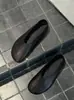 Versión de piel de oveja Estilo minimalista zapatos planos cómodos sin cordones de punta redonda para abuela 2026 nuevos zapatos versátiles de suela plana para el día a día