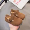 Zapatos Birkenstock para Niñas Primavera/Otoño 2024 Estilo Nuevo Zapatos de Cuero Retro para Niños Zapatos Pequeños de Cuero Suave Antideslizantes Mocasines