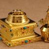 La estupa de la estupa está equipada con la estupa de la estupa. La caja tiene 17 cm de alto. Aleación de zinc dorada adornos de Xizang Pagoda Bodhi