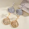 Pendientes Metálicos Plegados de Estrella y Concha Europeos y Americanos, Simples y Elegantes, Pendientes Versátiles con un Toque de Gama Alta de Nicho