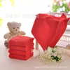 Venta al por mayor de fábrica toalla cuadrada pequeña roja con relieve de microfibra ultra fina toalla cuadrada regalo de boda