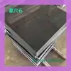 Las lápidas de piedra están hechas de material de mármol, con varios acabados de superficie disponibles, y pueden producirse bajo pedido con tamaños variables.