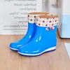 Botas de lluvia antideslizantes de moda para uso en exteriores, zapatos de goma para estudiantes, nuevas botas largas impermeables de moda para mujer, cómodas para damas