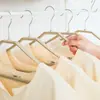 Percha de plástico ancha sin costuras para colgar ropa, antideslizante, para tienda de ropa, percha para trajes de mujer, percha para secar para adultos, al por mayor