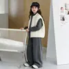 Traje para Niñas 2026 Nuevo Elegante de Moda Mediano y Grande Infantil Otoño Invierno Chaleco Sudadera Pantalones de Chándal Conjunto de Tres Piezas Infantil