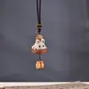 Madeira de nogueira criativa incrustada com pingentes de cachorro em formato de lingote esculpido, um pingente de chaveiro, um acessório de bolsa, um artesanato em madeira, fofo e divertido