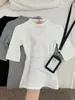 Blusa feminina básica branca de gola alta e manga 3/4 para primavera, verão e outono, elástica, justa ao corpo, camisa base simples e versátil