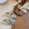 Sandalias de Verano para Bebé Niña 2026 con Aberturas y Punta Abierta para Uso al Aire Libre Estilo Coreano Tejidas de Moda Suela Suave Antideslizantes Zapatos de Princesa