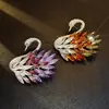 Novos Produtos Transfronteiriços Europeus e Americanos, Luxo Acessível, Broche de Cisne Gradiente de Alta Qualidade, Broche Elegante de Cristal com Imitação de Indústria Pesada, Alfinete Anti-Exposição