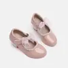 Sapatos de Couro para Meninas 2026 Nova Coleção Primavera Estilo Macio Bordado Laço Sapatos de Princesa para Meninas Sapatos Individuais Versáteis para Bebês Meninas