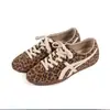 Piel de vaca suave, aumento interno de altura de 5 cm, zapatillas de entrenamiento alemanas con estampado de leopardo retro para mujer, nuevo modelo 2026, zapatillas casuales