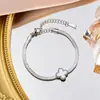 Pulsera Nueva Moda Europea y Americana de Acero de Titanio, Versátil y de Moda, Chapada al Vacío, Joyería de Mano Resistente al Color, Sensación de Alta Gama para Mujeres