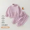 Conjunto de otoño para niños 2026 nuevo elegante y moderno sudadera con cuello alto conjunto de dos piezas para niños ropa de primavera y otoño