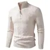 Nuevo suéter de punto para hombre de otoño e invierno con media cremallera y cuello alto, suéter trenzado estilo europeo y americano, top térmico básico para hombre
