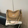 Bolsa retrô com textura de alta qualidade feminina 2026 nova popular versátil bolsa transversal com corrente bolsa de ombro tote de grande capacidade