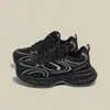 Zapatos casuales ligeros de suela gruesa, versátiles, nuevos para primavera y otoño de 2026, para estudiantes, tipo "dad shoes" negros, populares en nichos, con diseño de grulla de almohada blanca, para mujer.