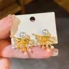 Pendientes de Flor de Fuegos Artificiales con Perla de Imitación y Circonita Estilo Lujo Ligero Europeo y Americano con un Estilo Único de Nicho y Sensación de Alta Gama para Mujeres