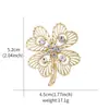 Broche Europeu e Americano Floral com Pedras Preciosas para Mulheres, Broche Floral de Alta Qualidade com Pérolas, Acessório de Alfinete Estilo Chanel, Broche