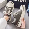 2026 Moda Deportiva Casual de Primavera y Otoño Zapatos de Tabla Bajos Zapatos para Jóvenes con Suela Gruesa que Aumentan la Altura Dropshipping