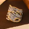 Venta Caliente Transfronteriza Anillo Método Antiguo Alta Calidad Lujo Ligero para Hombres y Mujeres Moda Versátil Envoltorio de Diamante Dorado Multicapa Dos Tonos