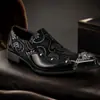 Sapatos Masculinos de Couro Modernos com Estampagem Dourada, Bico Fino Metálico, Estilo Europeu, Sapatos Masculinos Formais de Negócios, Sapatos Sociais de Couro Genuíno