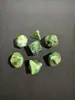 Patrón de mármol multicolor de dos colores tablero de juego de mazmorra juego de rol dnd acrílico poliédrico set de 7 piezas dados