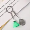 Chaveiro criativo em liga metálica com formato de raquete de badminton artificial, pingente para bolsa em formato de raquete de badminton, presente esportivo comemorativo.