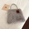 Bolsa Tote de Alta Qualidade para o Outono e Inverno com Grande Capacidade para o Dia a Dia Feminina 2026 Nova Cor Marrom Bolsa de Ombro Bolsa Peluda de Pelúcia