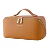 La nueva bolsa de maquillaje de PU de Amazon es una bolsa de almacenamiento de viaje portátil con compartimentos, bolsa de aseo impermeable y bolsa de maquillaje de mano