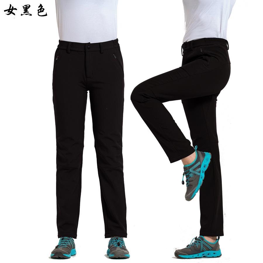 女黑色