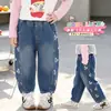 Jeans de Sarja Cartoon para Meninas Outono Calças Casuais Estilosas para Bebês 2026 Novo Estilo Calças de Perna Larga Estilo Coreano para Crianças Primavera e Outono
