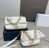 Nuevos Bolsos para Mujer 2025, Moda Diaria Versátil Bolso Pequeño Estilo Chanel con Cadena de Perlas, Bolso de Hombro, Bolso Cruzado en Stock